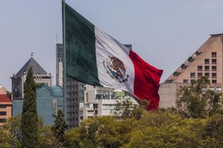 Archivo - Una bandera mexicana.
