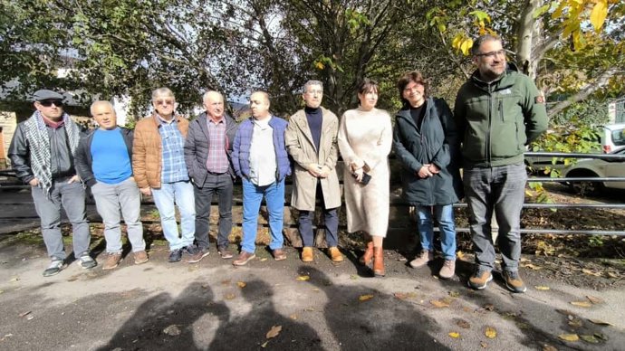 La senadora del BNG, Carme da Silva, visita la comarca de Valdeorras.