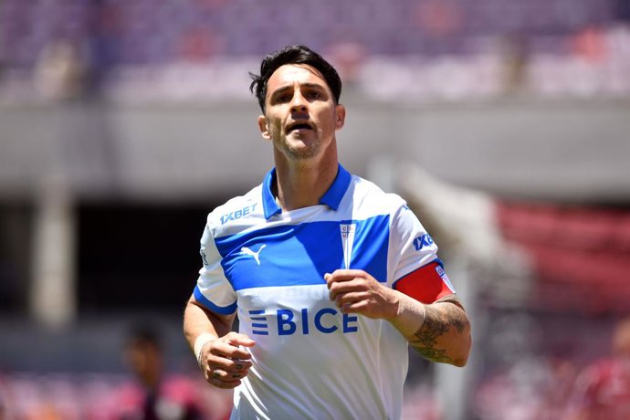 Futbol, Deportes La Serena vs Universidad Catolica. Fecha 27, Liga primera 2025. El jugador Universidad Catolica Fernando Zampedri, centro, celebra tras marcar un gol contra Deportes La Serena durante el partido de primera division disputado en el