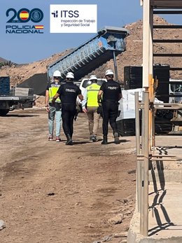 Agentes de la Policía Nacional e inspección de trabajo en Lanzarote