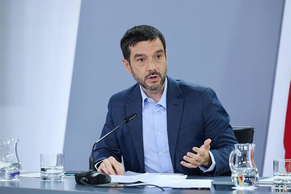 Archivo - El ministro de Derechos Sociales, Consumo y Agenda 2030, Pablo Bustinduy, durante una rueda de prensa posterior a la reunión del Consejo de Ministros