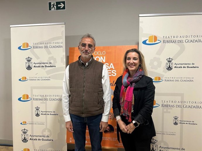 La alcaldesa de Alcalá de Guadaíra, Ana Isabel Jiménez y Juan José Martín 'Sabas'.