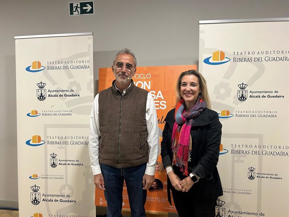 La alcaldesa de Alcalá de Guadaíra, Ana Isabel Jiménez y Juan José Martín 'Sabas'.