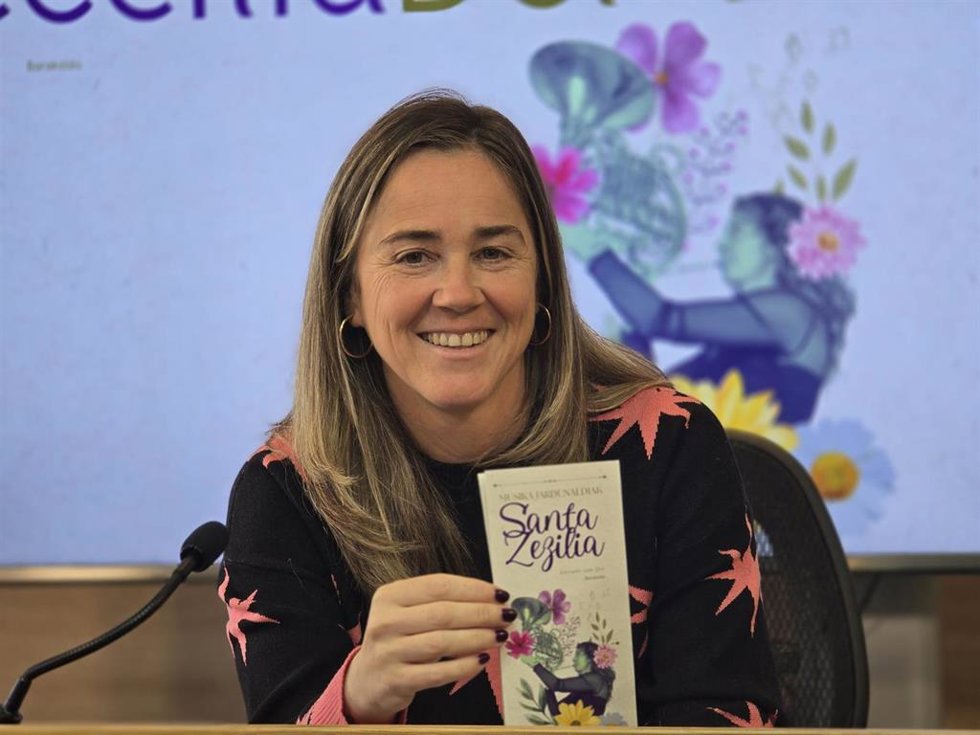 La concejal de Cultura de Barakaldo, Nerea Cantero, presenta las Jornada de San Cecilia.