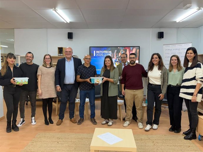 Colegios aragoneses participantes en la XI Retotech de Fundación Endesa reciben kits de robótica para sus proyectos.