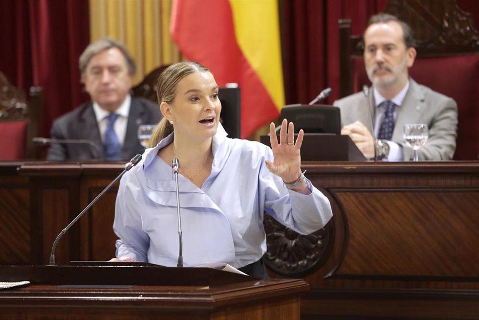 Archivo - La presidenta del Govern balear, Marga Prohens, interviene durante la segunda jornada del Debate de Política General, en el Parlament balear, a 8 de octubre de 2025, en Palma de Mallorca, Mallorca, Baleares (España). 