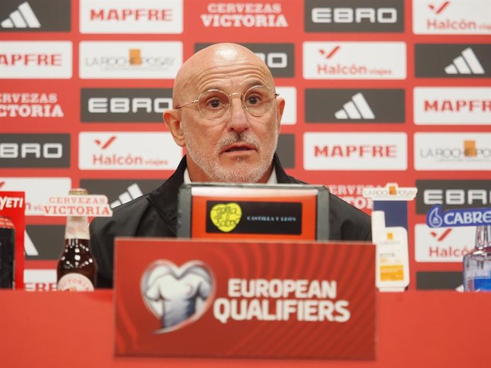 Archivo - El seleccionador español, Luis de la Fuente, durante una rueda de prensa en el Estadio José Zorrilla, a 13 de octubre de 2025, en Valladolid, Castilla y León (España). La rueda de prensa tiene lugar antes de que la Selección española se enfrente