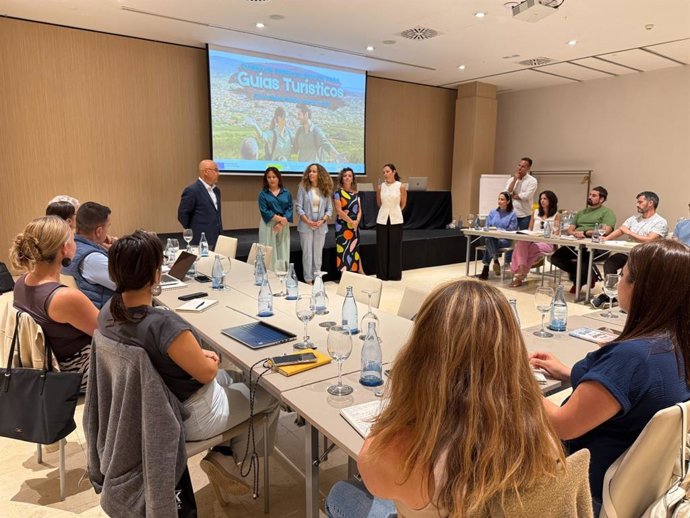 El Gobierno de Canarias convocará el primer exámen para obtener el carné de guía de turismo el 17 de marzo de 2026