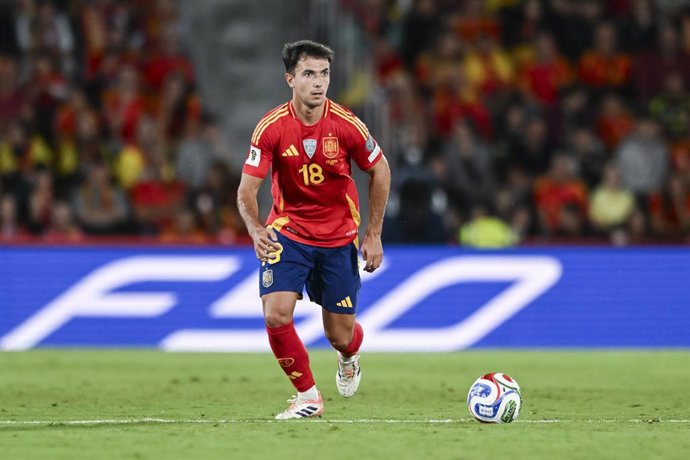 Archivo - Martin Zubimendi of Spain in action during the FIFA World Cup 2026 Group E European qualification football match between Spain and Georgia at Manuel Martinez Valero Stadium on October 11, 2025 in Elche, Spain.