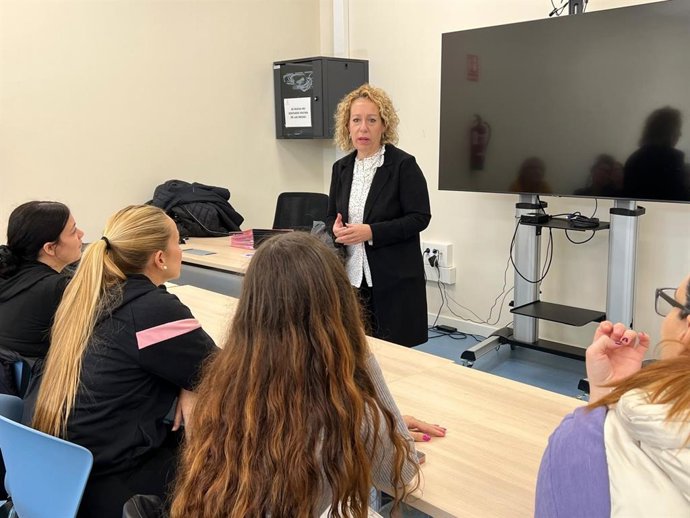 Alumnos aprenden en Alcalá de Guadaíra (Sevilla).