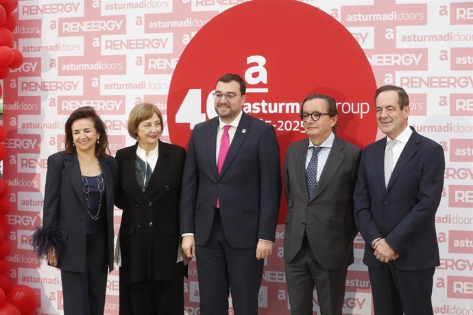 El presidente del Principado de Asturias, Adrián Barbón, participa en el acto de inauguración de las nuevas instalaciones de Asturmadi Group en Avilés.