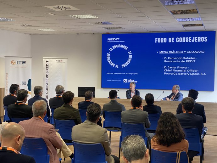 El CFO de PowerCo Spain, Javier Rivera, i el president de Redit, Fernando Saludes, en el foto de consellers de Redit