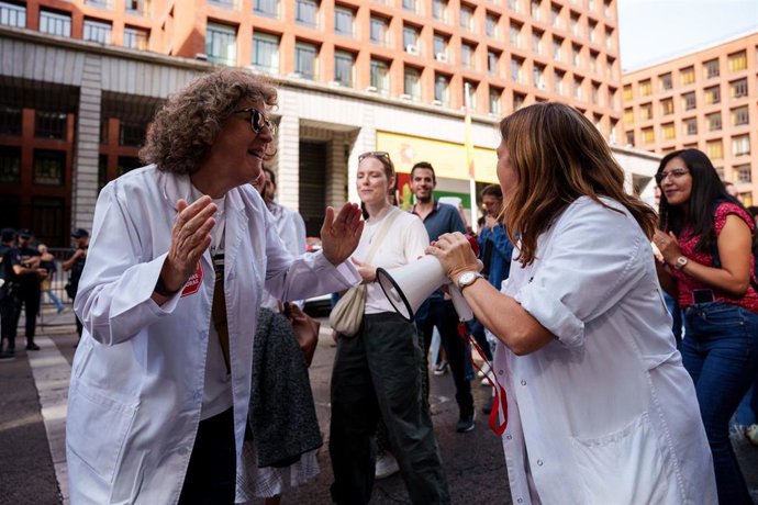 Archivo - Imagen de la huelga de médicos del pasado 3 de octubre.