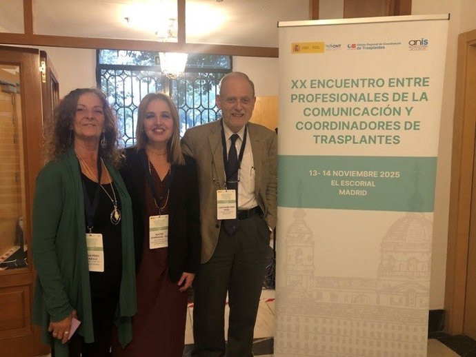 De izquierda a derecha: Silvia Pérez, paciente trasplantada; la directora de la Organización Nacional de Trasplantes (ONT), Beatriz Domínguez-Gil ; y el doctor José María Miró
