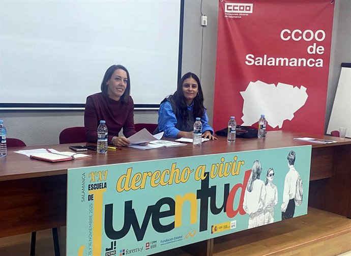La responsable de Jóvenes CCOO Castilla y León, Yohana de los Ríos (i) y la secretaria confederal de Jóvenes CCOO, Pau García (d).