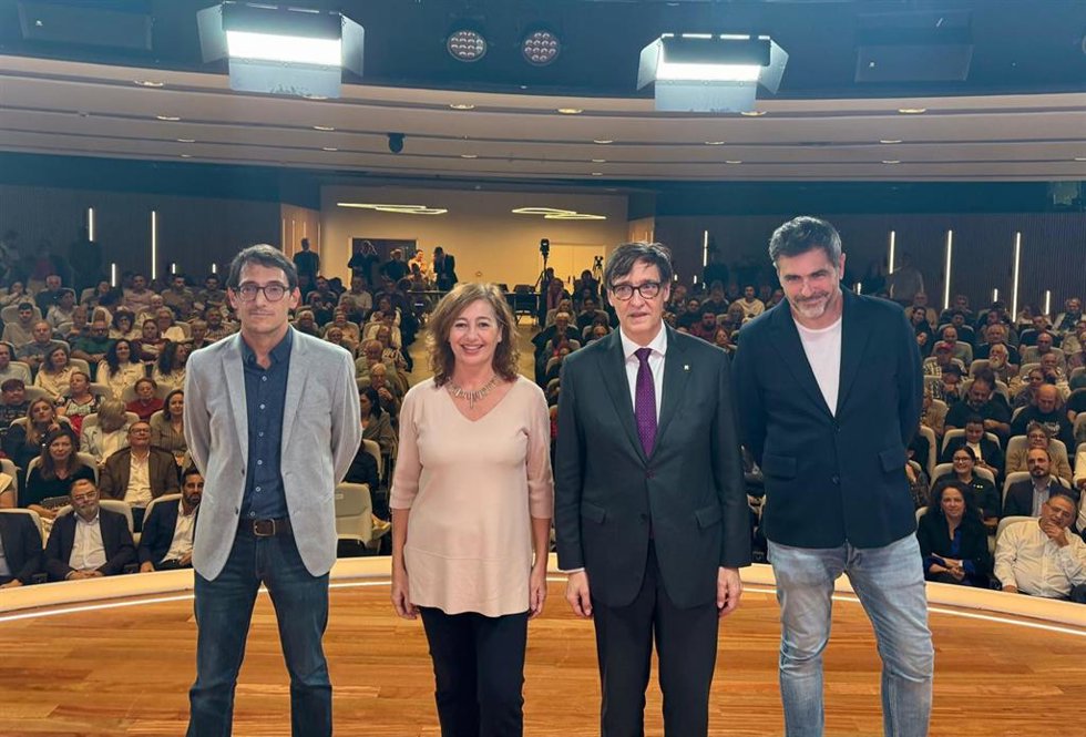 La presidenta del Congreso de los Diputados y secretaria general del PSIB, Francina Armengol, y el presidente de la Generalitat y primer secretario del PSC, Salvador Illa.
