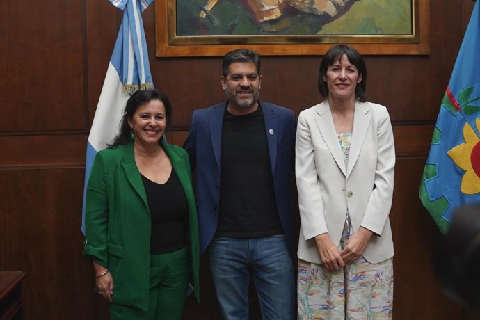 La eurodiputada del BNG, Ana Miranda, y la portavoz nacional del Bloque, Ana Pontón, se reúnen con el ministro de Gobernación de Buenos Aires.