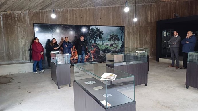 Inauguración de la Sala Museo dedicada a la Cueva de la Mora en Jabugo.