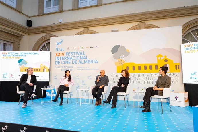 Alberto Ammann,  Ana Rujas, Luis Alegre, Silvia Abascal y Loreto Mauleón participan en una mesa redonda en Fical.