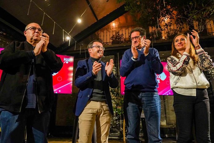 El candidato del PSOE a la Presidencia de la Junta de Extremadur, Miguel Ángel Gallardo, en un acto en Coria (Cáceres) junto al ministro para la Transformación Digital y de la Función Pública y secretario general del PSOE de Madrid, Óscar López