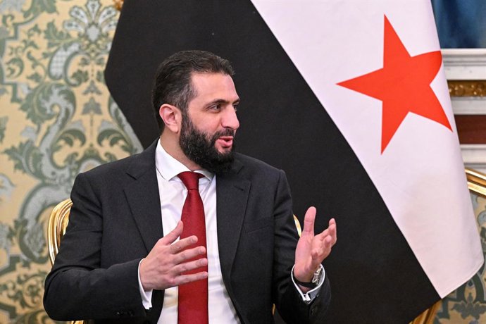 RÚSSIA, MOSCOU - 15 DE OUTUBRO DE 2025: O presidente da Síria, Ahmed Al-Sharaa, é visto durante conversas com o presidente da Rússia, Putin, no Kremlin