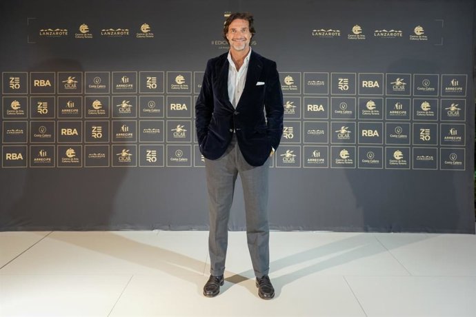 El fundador y presidente de Ecoalf, Javier Goyeneche, en la gala de entrega de los II Premios Azul Zero, que premian en los Jameos del Agua, en Lanzarote