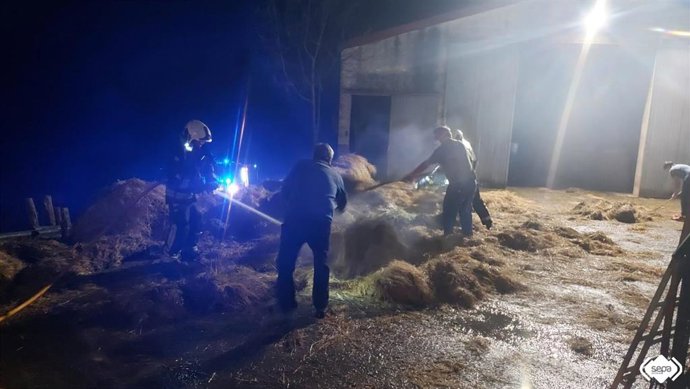 Incendio en una cuadra en Cangas de Onís.