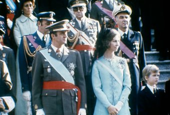 Los reyes Juan Carlos y Sofía junto a su hijo, el 