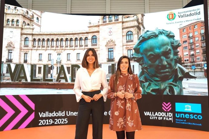 La concejala de Turismo, Eventos y Marca ciudad de Valladolid, Blanca Jiménez, junto a la concejala de Cultura, Turismo y Educación del Ayuntamiento de Burgos, Andrea Ballesteros