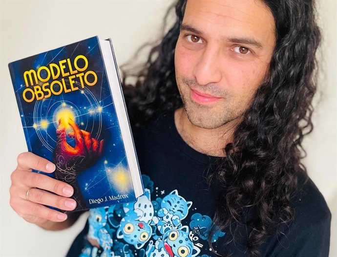 El leonés Diego J. Madrox, autor de la novela de ciencia ficción 'Modelo obsoleto'.