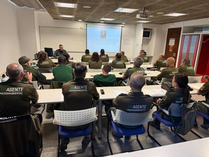 Los Agentes Medioambientales De La Región De Murcia Durante El Curso Teórico-Práctico Sobre Manejo De Armas Reglamentarias Y De Gestión De Fauna Silvestre.