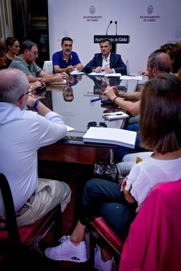 El consejo escolar en reunión por la vigésimo cuarta convocatoria de los 'Premios a la Mejor Trayectoria en Educación Secundaria, Bachiller, Formación Profesional y Educación Permanente de Personas Adultas'.