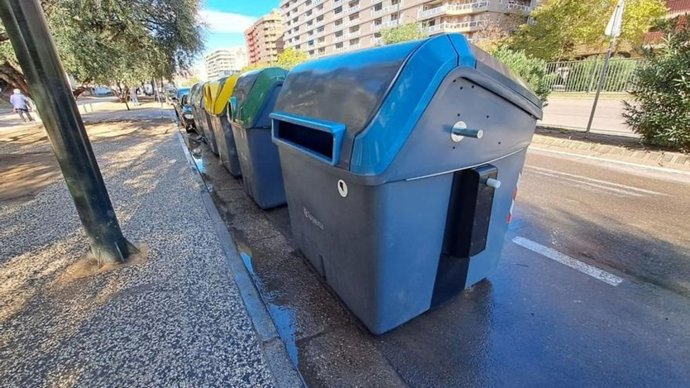 Contenedores en la avenida de Cesáreo Alierta de Zaragoza.