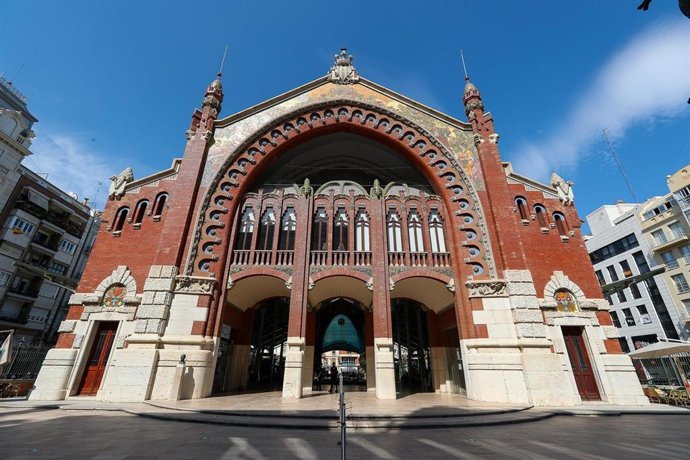 Archivo - Fachada del Mercado de Colón de València. Imagen de archivo.