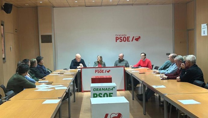 Encuentro de medio ambiente del PSOE de Granada con el parlamentario andaluz del PSOE Gerardo Sánchez, la responsable de Medio Ambiente del PSOE de Granada, Belén Pezzi, y el responsable de Medio Ambiente del PSOE andaluz, Ignacio Henares