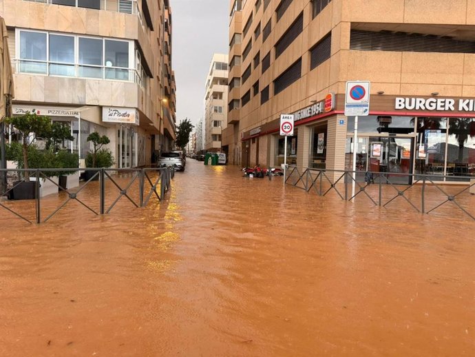 Una de las calles de Ibiza anegadas por uno de los temporales.