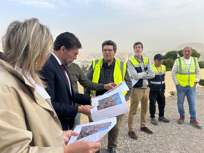 El alcalde de Alicante, Luis Barcala, destaca que el Ayuntamiento "está llevando a cabo la mayor inversión de la historia en el Castillo de Santa Bárbara"