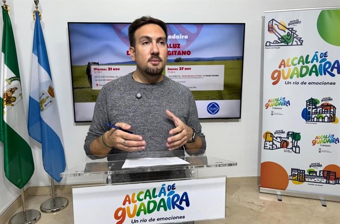 El delegado de Cultura, Memoria e Identidad Andaluza, Christopher Rivas, en la presentación de las actividades por el Día Andaluz del Pueblo Gitano en Alcalá de Guadaíra (Sevilla).