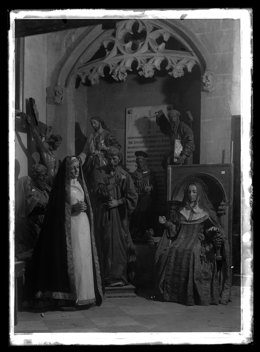 Grupo de esculturas depositadas en la capilla de Comontes, de la Catedral de Murcia, por la Junta de Incautación del Tesoro Artístico durante la Guerra Civil (1938).
