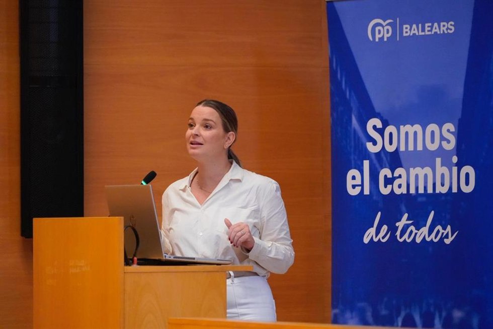 La presidenta del Govern, Marga Prohens, durante su intervención en el Foro de Inteligencia Artificial del PP de Baleares.