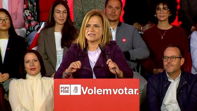 La secretaria general de los socialistas en la ciudad de València y secretaria de Igualdad del PSOE, Pilar Bernabé, en el acto 'Volem votar'