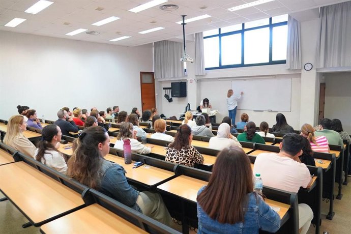 Una de las aulas en las que se han examinado los opositores a auxiliar administrativo en el Ayuntamiento de Palma.