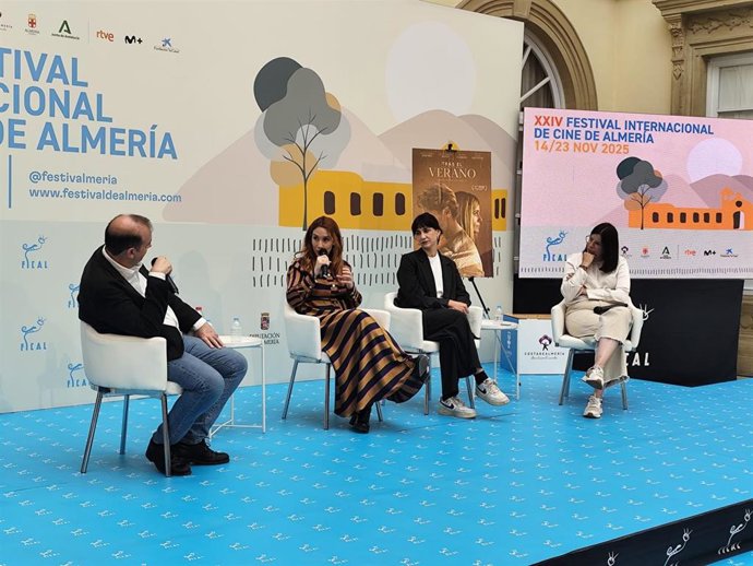 La cineasta Yolanda Centeno presenta en Fical 'Tras el verano' junto con la actriz Stéphanie Magnin.