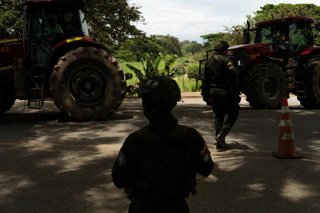 Archivo - Imagen de archivo de un puesto de control del Ejército colombiano