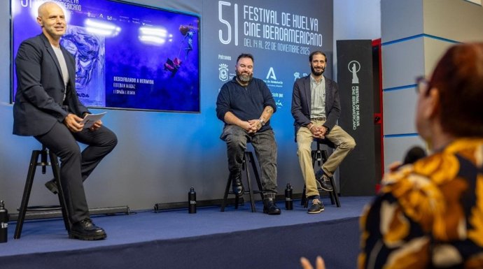 Presentación de ‘Descifrando a Hermida’ en el Festival de Huelva de Cine Iberoamericano en el espacio Encuentros por los productores José David Díaz y Fernando Alarcón