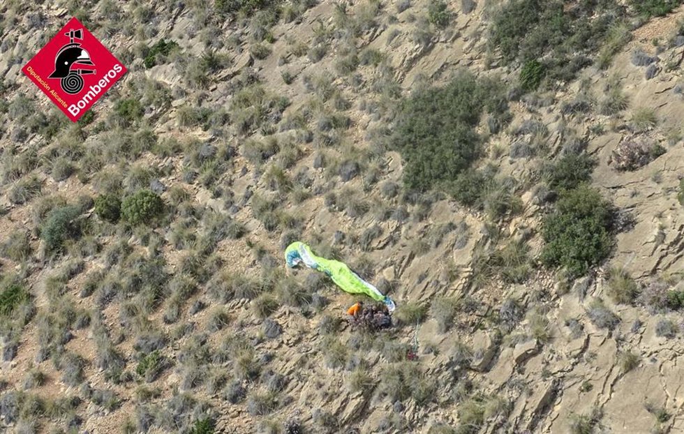 Fallece un parapentista tras caer en la ladera del Palomaret, en Petrer (Alicante)