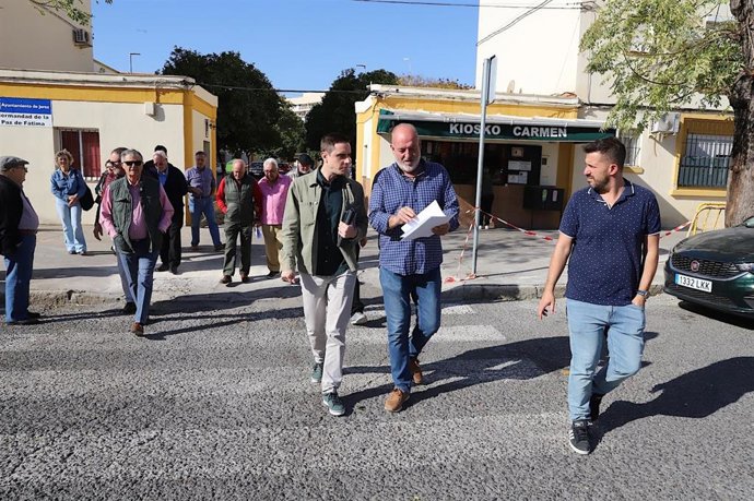 El teniente de alcaldesa de Coordinación de Servicios Públicos y Desarrollo Sostenible, Jaime Espinar, durante una visita a La Constancia