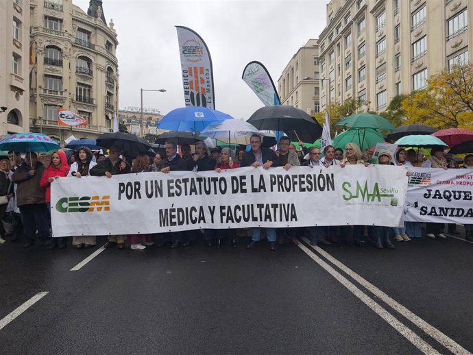 El Sindicato Médico Andaluz se manifiesta en Madrid para reclamar un estatuto propio para la profesión médica.