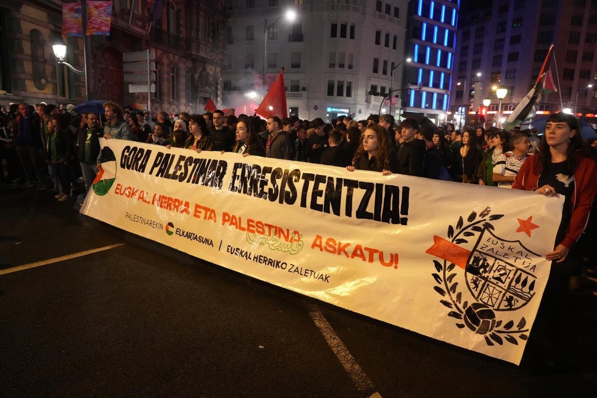 Palestinarekin Elkartasuna reúne a miles de personas en la segunda marcha previa al partido Euskal Selekzioa-Palestina