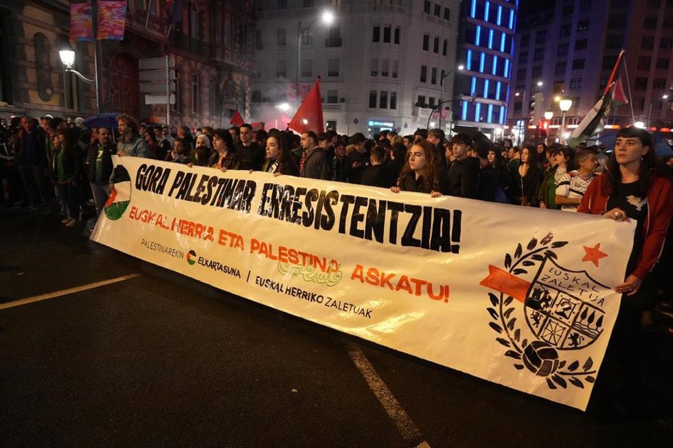 Palestinarekin Elkartasuna reúne a miles de personas en la segunda marcha previa al partido Euskal Selekzioa-Palestina